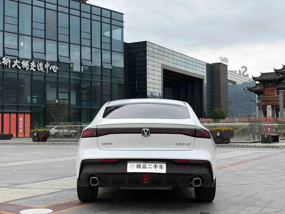 Changan UNI-V Changan UNI-V 2024 1.5T Premium 2024 — thumbnail 2