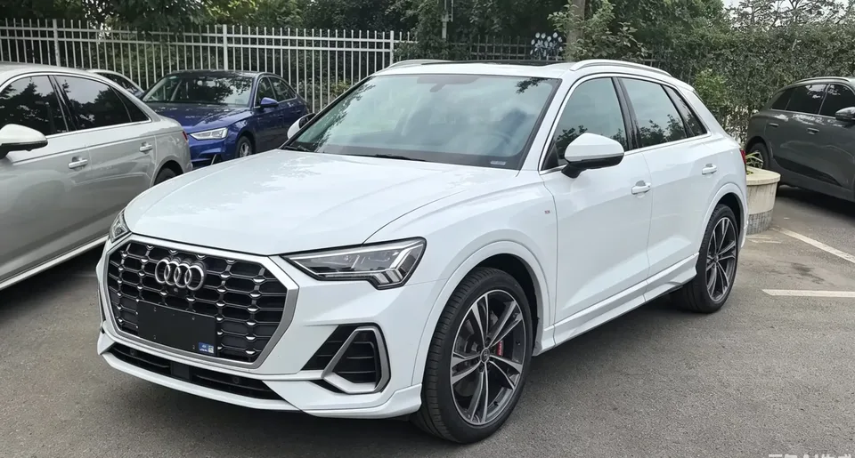 Audi Q3 Audi Q3 2022 35 TFSI Stylish Dynamic 2022 — photo 1, buy with delivery to Moscow