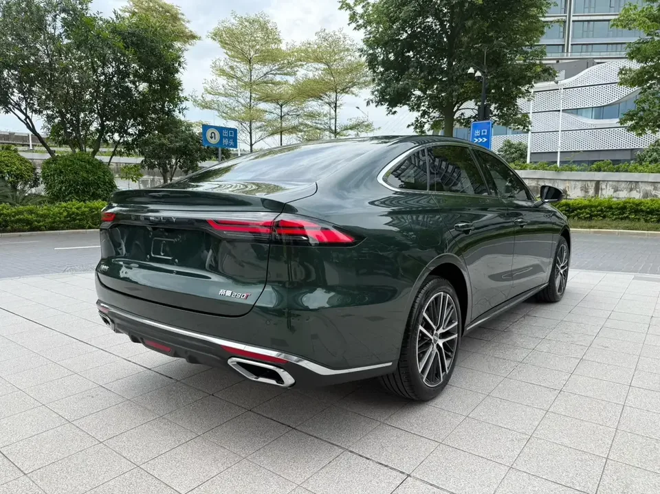 Geely Emgrand emgrand 2026 5th Generation 1.5T DCT Flagship Model 2025 — thumbnail 2