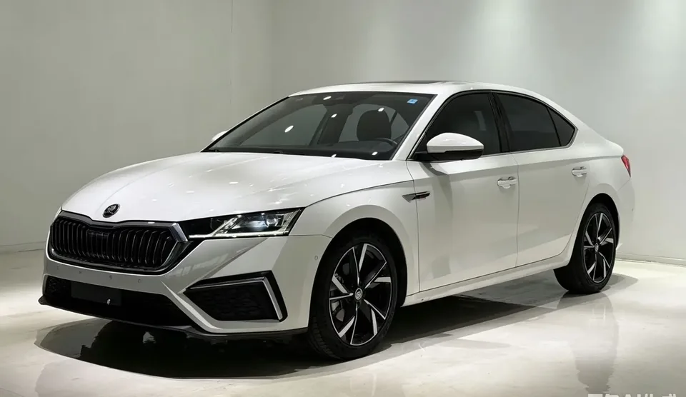 Skoda Octavia Octavia 2022 PRO TSI280 DSG Luxury Edition 2023 — photo 1, buy with delivery to Moscow