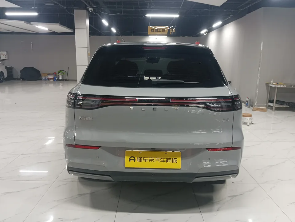Geely Galaxy E5 Galaxy E5 2024 440km Explorer Edition 2024 — thumbnail 2