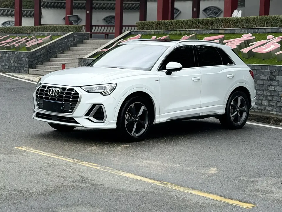 Audi Q3 Audi Q3 2022 35 TFSI Stylish Dynamic 2022 — photo 1, buy with delivery to Moscow