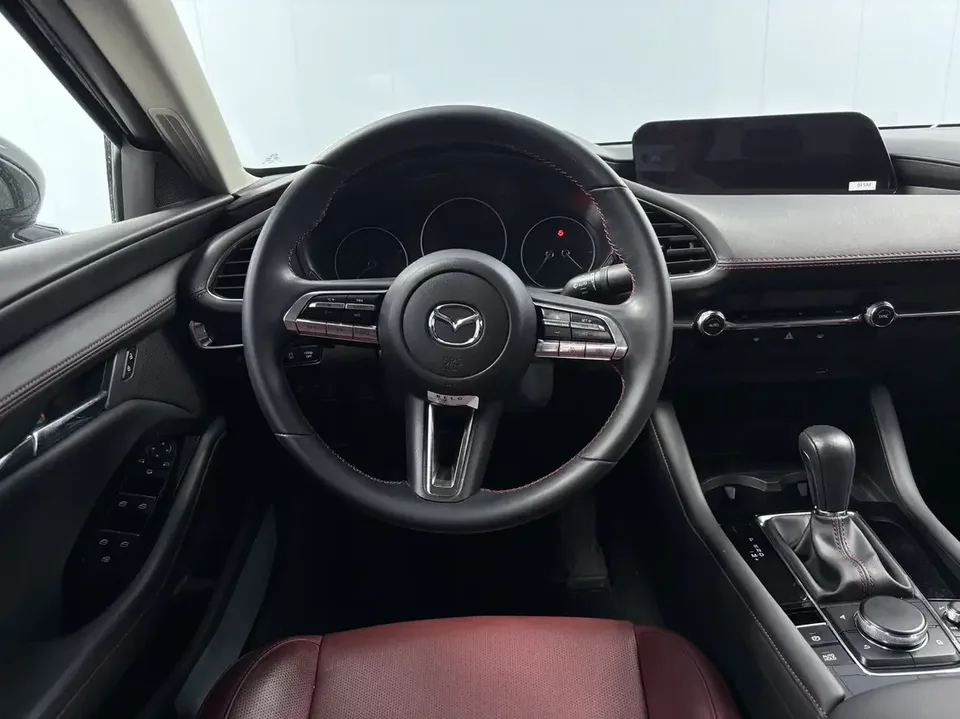 Mazda Axela Mazda3 Angkesela 2022 2.0L Automatic Premium Edition 2023 — миниатюра 3
