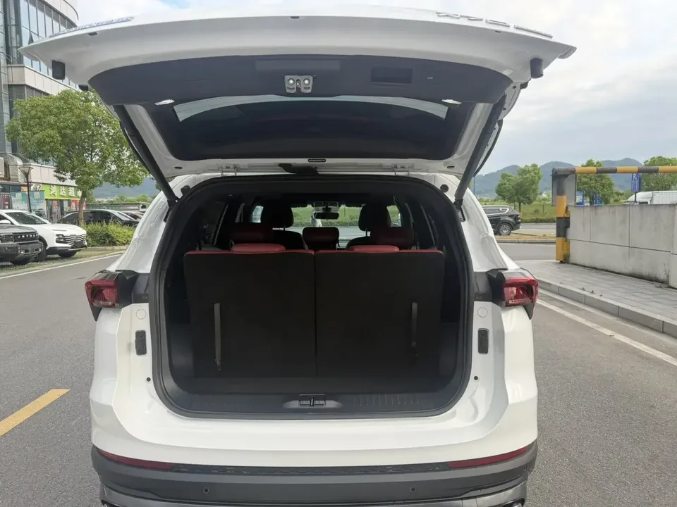 Jetour Jietu X70 PLUS Jietu X70 PLUS 2024 Champion Edition 1.5T DCT Champion MAX 7 Seaters 2024 — thumbnail 4