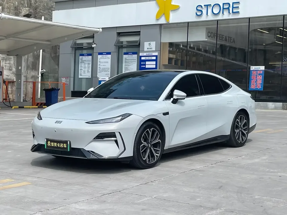 Geely Galaxy E8 Galaxy E8 2025 575km Exploration Smart Driving Edition 2025 — photo 1, buy with delivery to Moscow