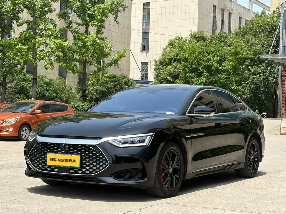 BYD Han DM Chinese DM 2023 DM-i Champion Edition 121KM Premium 2023 — photo 1, buy with delivery to Moscow