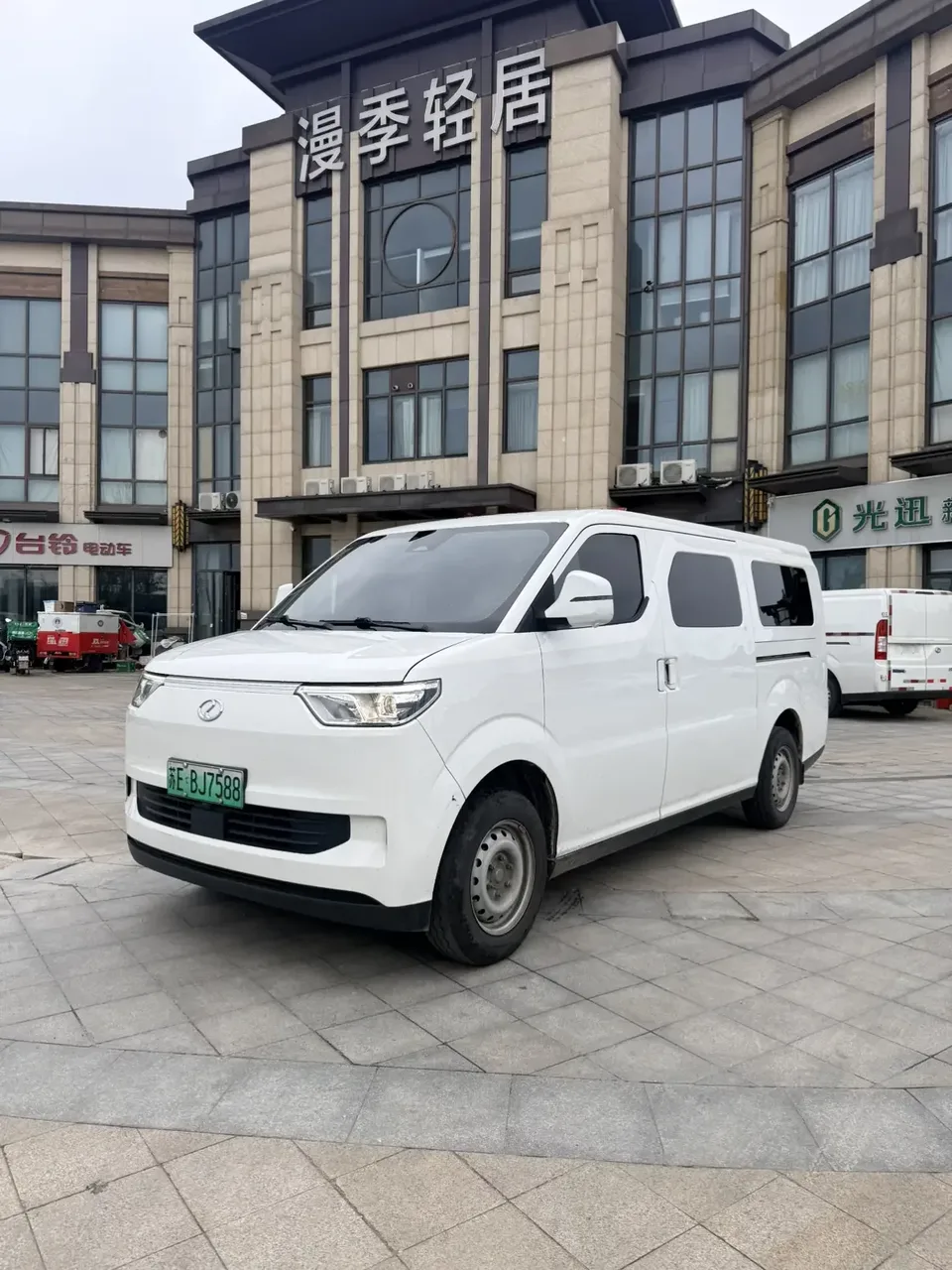 Ruichi EC75 Rich EC75 2025 Passenger Supercharger - Pioneer I 52.16kWh 2025 — photo 1, buy with delivery to Moscow