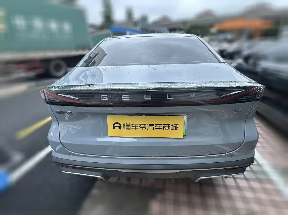 Geely Galaxy L6 Galaxy L6 2024 Longteng version 1.5T DHT 125km PLUS 2025 — thumbnail 2