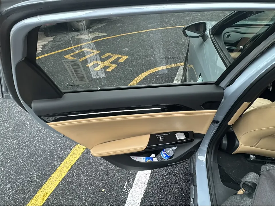 Geely Galaxy L6 Galaxy L6 2024 Longteng version 1.5T DHT 125km PLUS 2025 — thumbnail 5