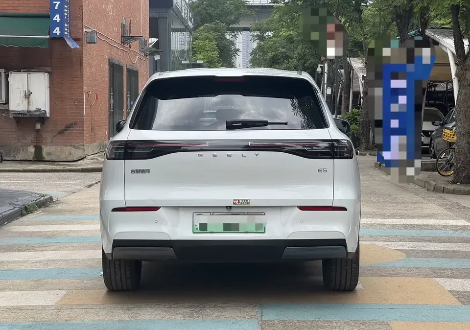 Geely Galaxy E5 Galaxy E5 2024 440km Departure Edition 2025 — thumbnail 2