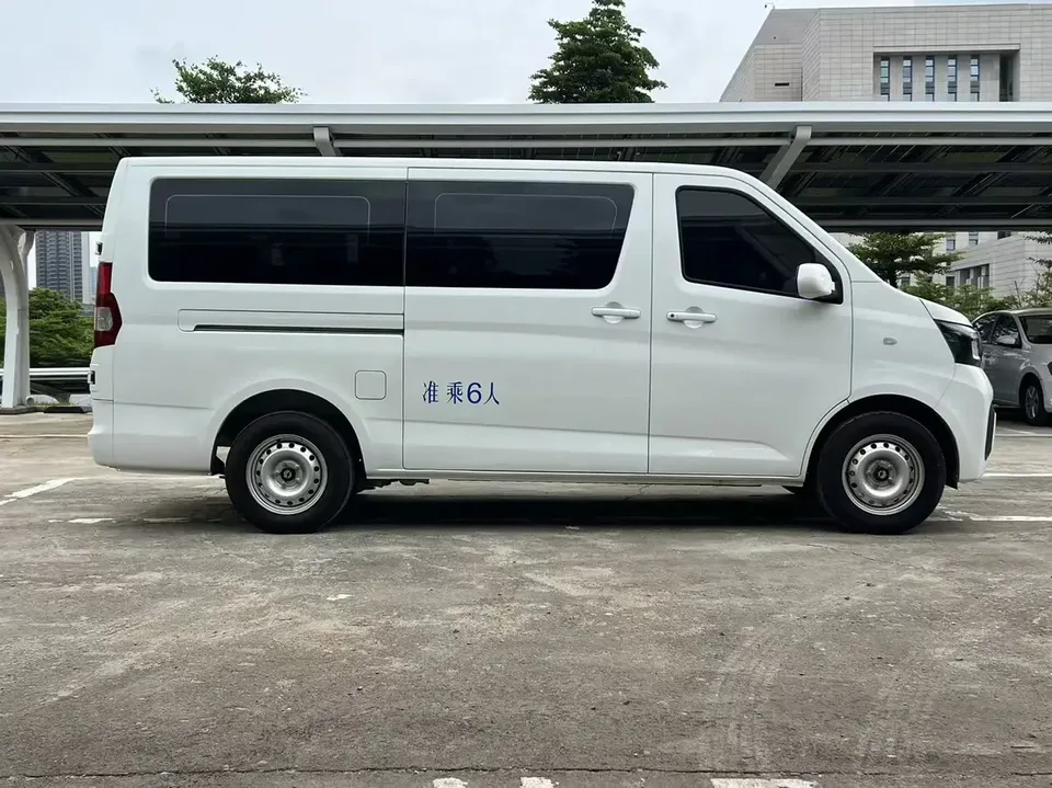 Changan Kaicene Ruixing EM80 Ruixing EM80 2026 Passenger version, comfort model, 6 seats, 320km range, double doors. 2026 — thumbnail 5