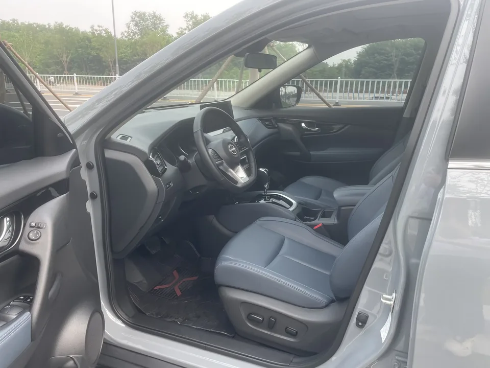 Nissan X-Trail Qijun 2025 Honor 2.0L 2WD Leading Edition 2025 — миниатюра 5