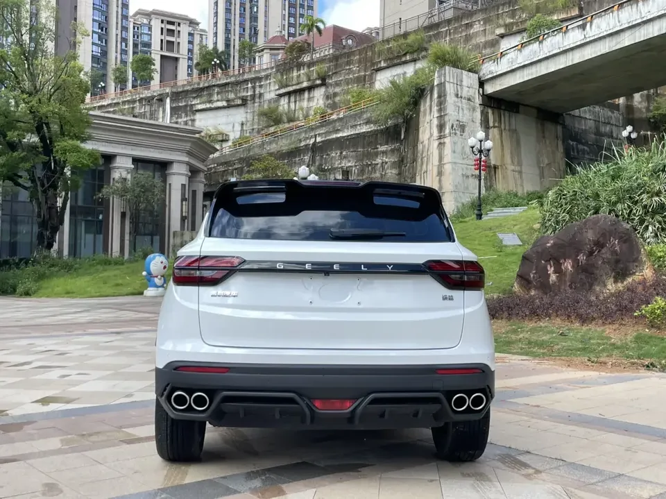 Geely Coolray SX11 Binyue 2021 240T DCT Platinum Edition 2022 — thumbnail 2