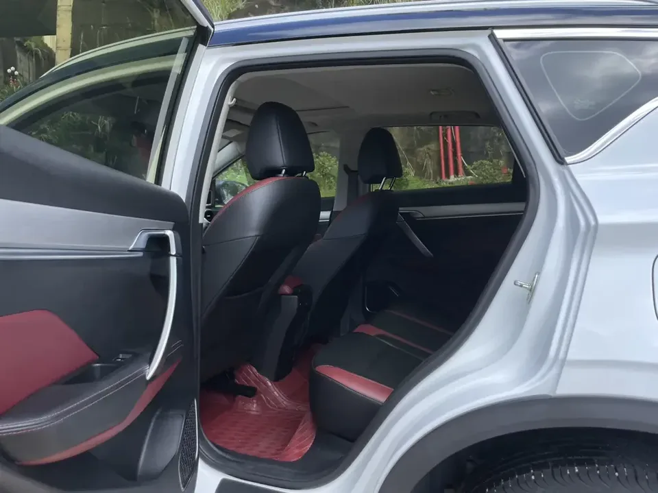 Geely Coolray SX11 Binyue 2021 240T DCT Platinum Edition 2022 — thumbnail 3