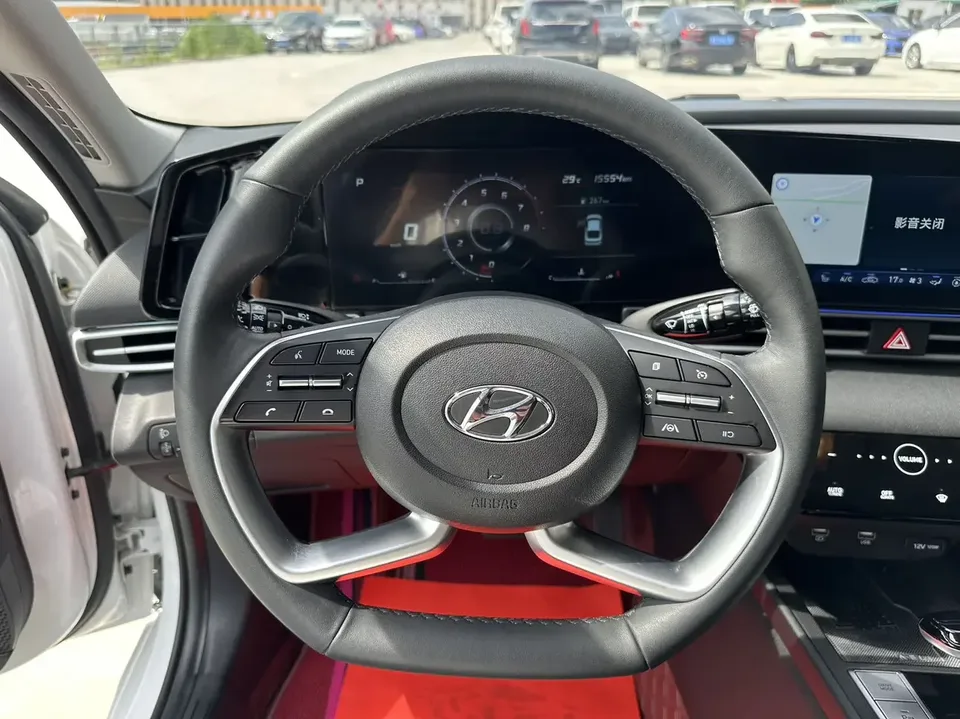 Hyundai Elantra Elantra 2022 1.5L CVT LUX Premium Edition 2023 — thumbnail 4
