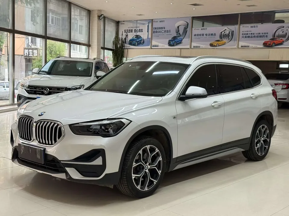 BMW X1 BMW X1 2022 sDrive20Li Fashion 2023 — фото 1, купить с доставкой в Москву