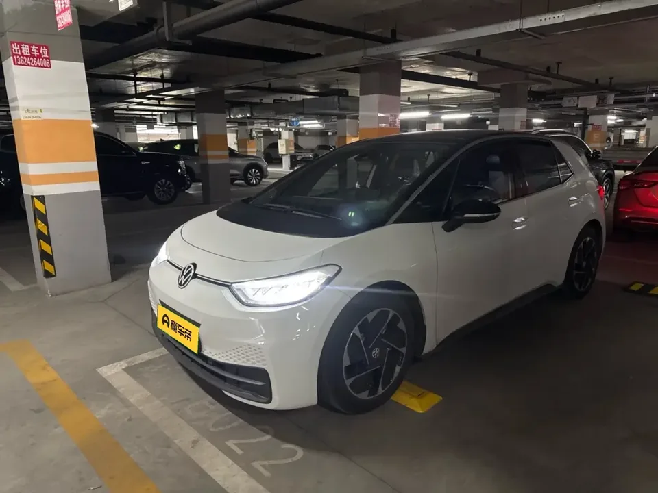Volkswagen ID.3 Volkswagen ID.3 2024 Outstanding Edition 2024 — photo 1, buy with delivery to Moscow