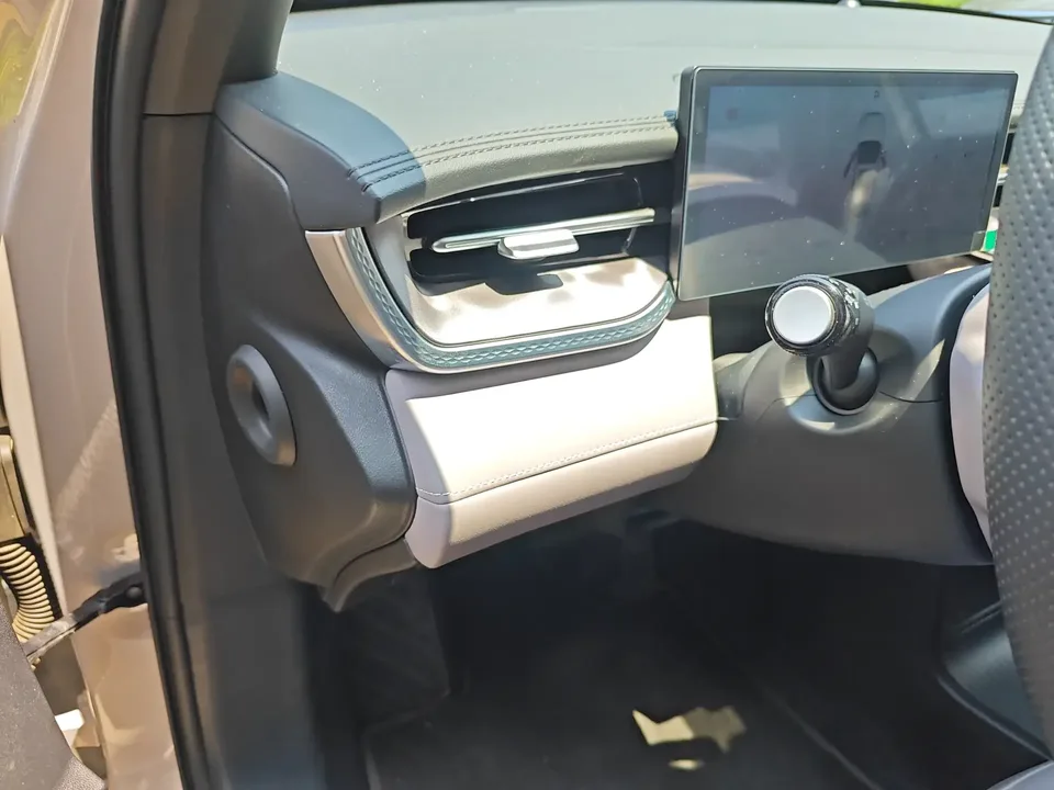 Roewe M7 DMH Roewe M7 DMH 2025 160km Premium Edition 2025 — thumbnail 4