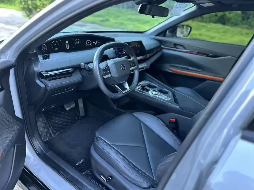 Changan UNI-V Changan UNI-V 2022 1.5T Sports Edition 2022 — миниатюра 3