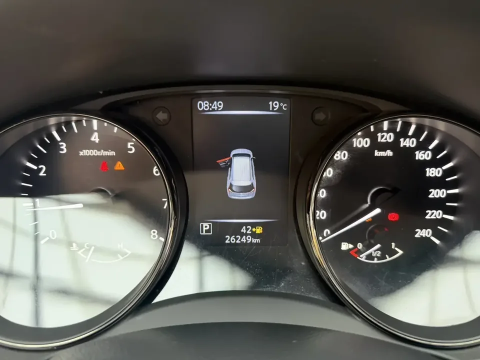 Nissan X-Trail Qijun 2022 2.0L 2WD Smart Link Premium Edition 2023 — thumbnail 4