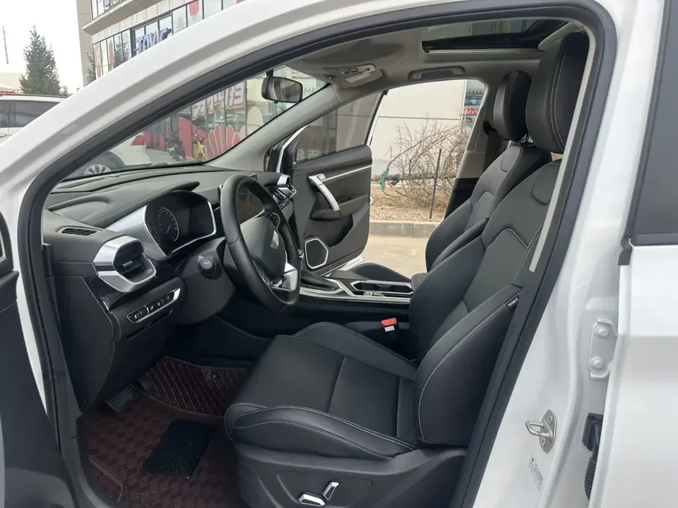 Geely Coolray SX11 Binyue 2025 1.5L CVT Super MAX 2025 — миниатюра 3
