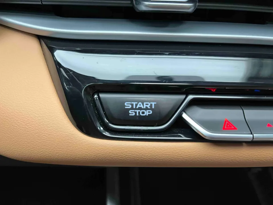 Geely Emgrand emgrand 2025 4th generation 1.5L CVT flagship model 2024 — thumbnail 3