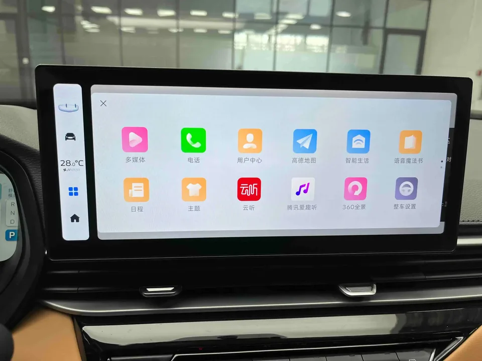 Geely Emgrand emgrand 2025 4th generation 1.5L CVT flagship model 2024 — thumbnail 5