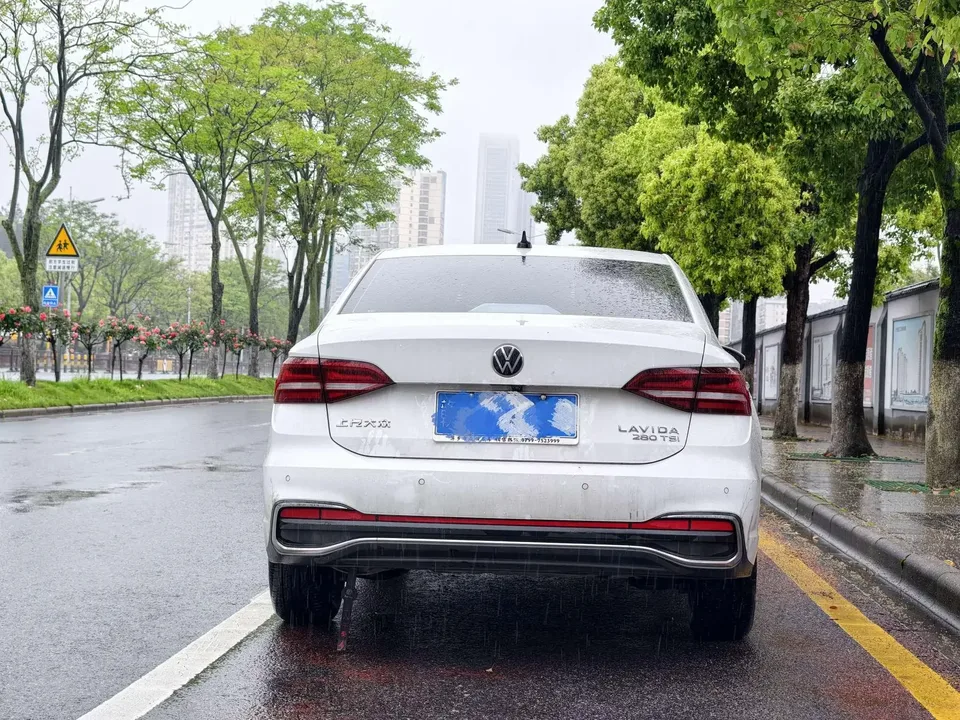Volkswagen Lavida Lavida 2023 280TSI DSG Starry Sky Edition 2023 — thumbnail 2