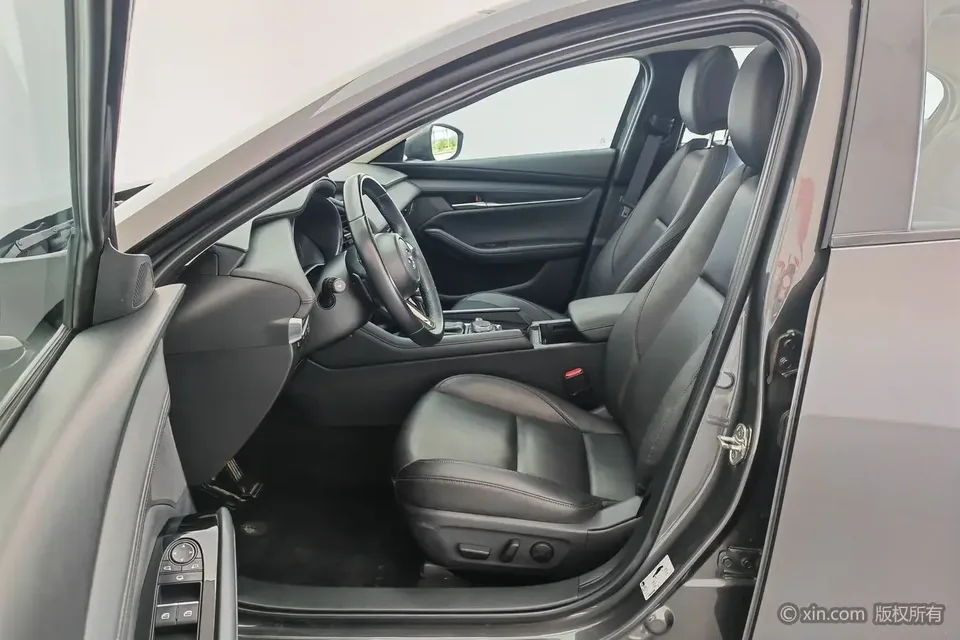 Mazda Axela Mazda3 Angkesela 2023 2.0L Automatic Premium Edition 2023 — миниатюра 5