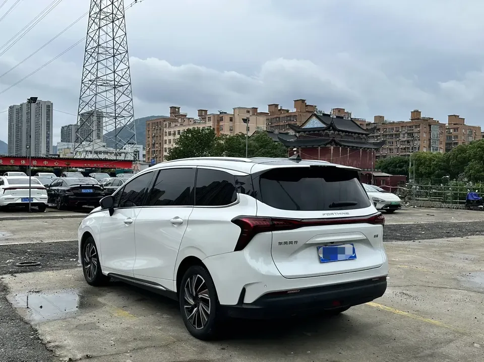 Forthing Popular yacht popular yacht 2022 1.5T DCT Wave Chaser Edition 2023 — миниатюра 2