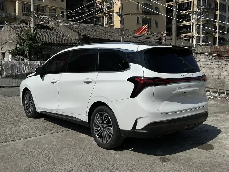 Forthing Popular yacht popular yacht 2022 1.5T DCT Wave Chaser Edition 2023 — thumbnail 2