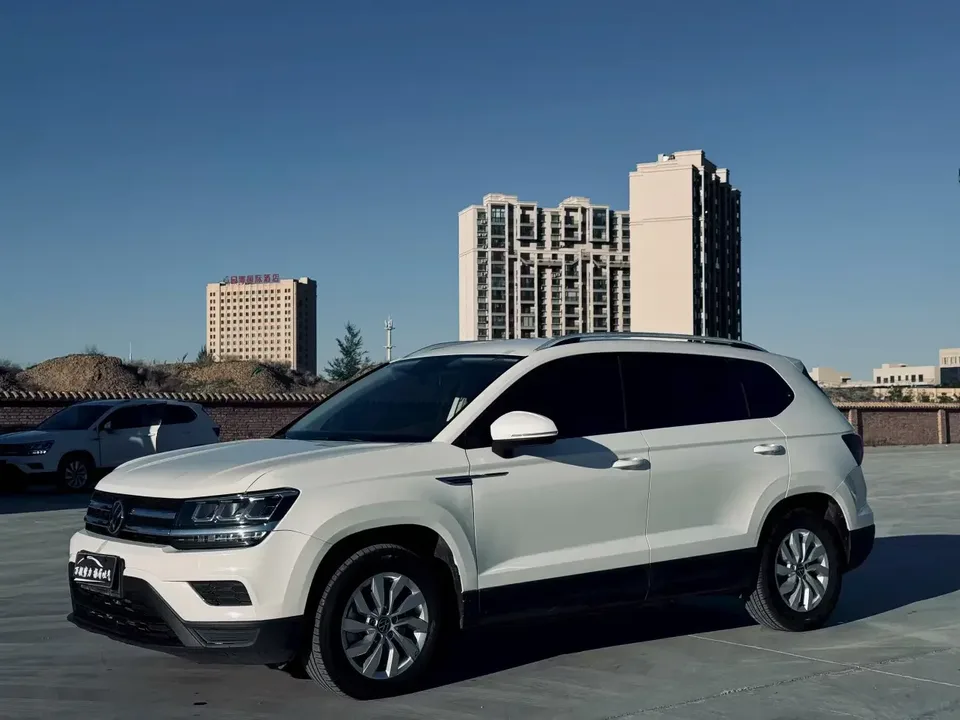 Volkswagen Tharu tuyue 2022 280TSI 2WD Fashion Edition 2023 — photo 1, buy with delivery to Moscow