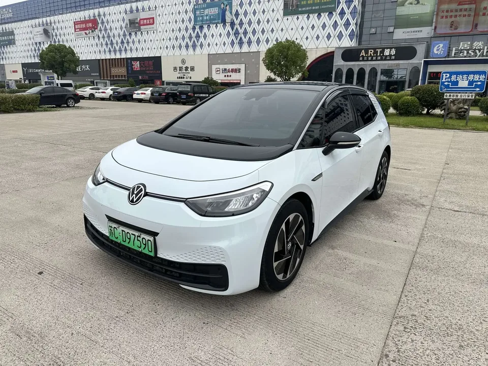Volkswagen ID.3 Volkswagen ID.3 2024 Outstanding Edition 2024 — photo 1, buy with delivery to Moscow