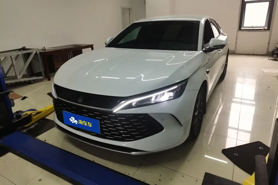 BYD Qin L DM Qin L DM 2025 Intelligent Driving Edition DM-i 80KM Leading Edition 2025 — фото 1, купить с доставкой в Москву