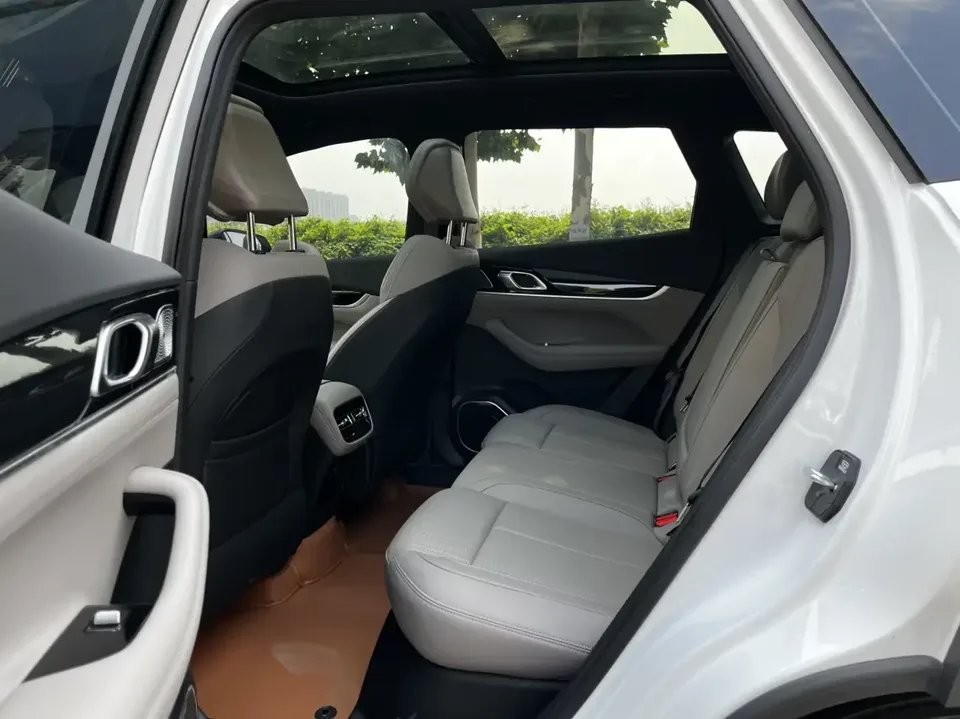 Geely Atlas L Boyue L 2025 The fourth generation 1.5TD DCT Jinxiu 2026 — thumbnail 3
