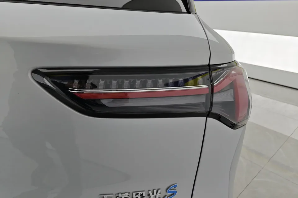 Wuling Starlight S PHEV Wuling Starlight S PHEV 2024 130km Flagship 2024 — thumbnail 2