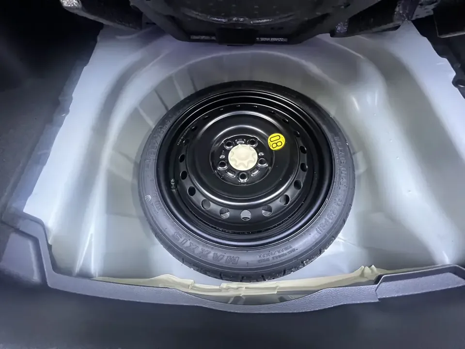 Toyota Corolla Corolla 2023 Intelligent Electric Hybrid Dual Engine 1.8L E-CVT Elite Edition 2023 — thumbnail 3