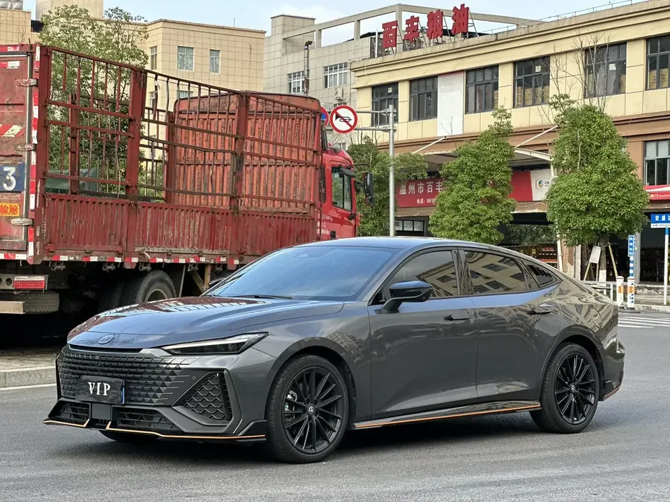 Changan UNI-V Changan UNI-V 2023 2.0T Speed Edition 2024 — photo 1, buy with delivery to Moscow