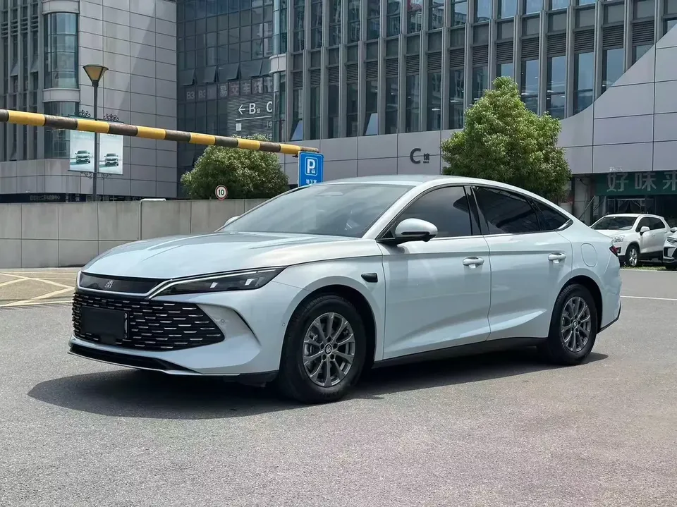 BYD Qin L DM Qin L DM 2025 Intelligent Driving Edition DM-i 80KM Leading Edition 2025 — photo 1, buy with delivery to Moscow