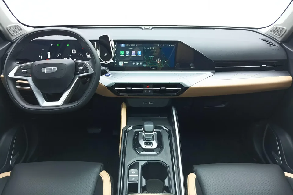 Geely Okavango Haoyue PRO 2024 1.5TD DCT vertical and horizontal + 2024 — thumbnail 4