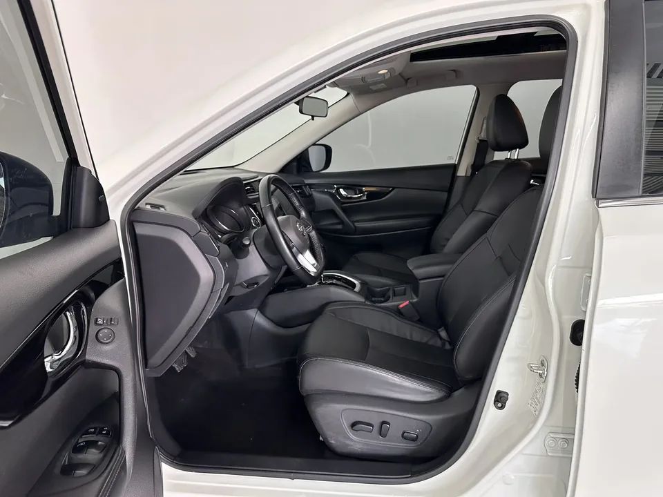 Nissan X-Trail Qijun 2023 Classic Edition 2.0L 2WD Smart Comfort Edition 2024 — thumbnail 5