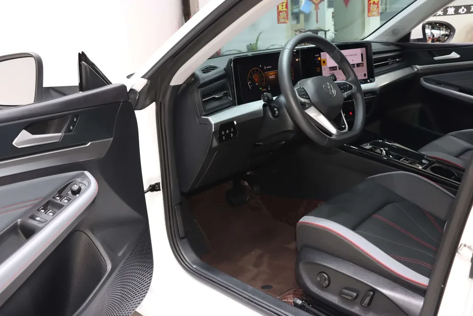 Volkswagen Lamando Lingdu 2025 Lingdu L 280TSI DSG Hot Edition 2025 — thumbnail 5
