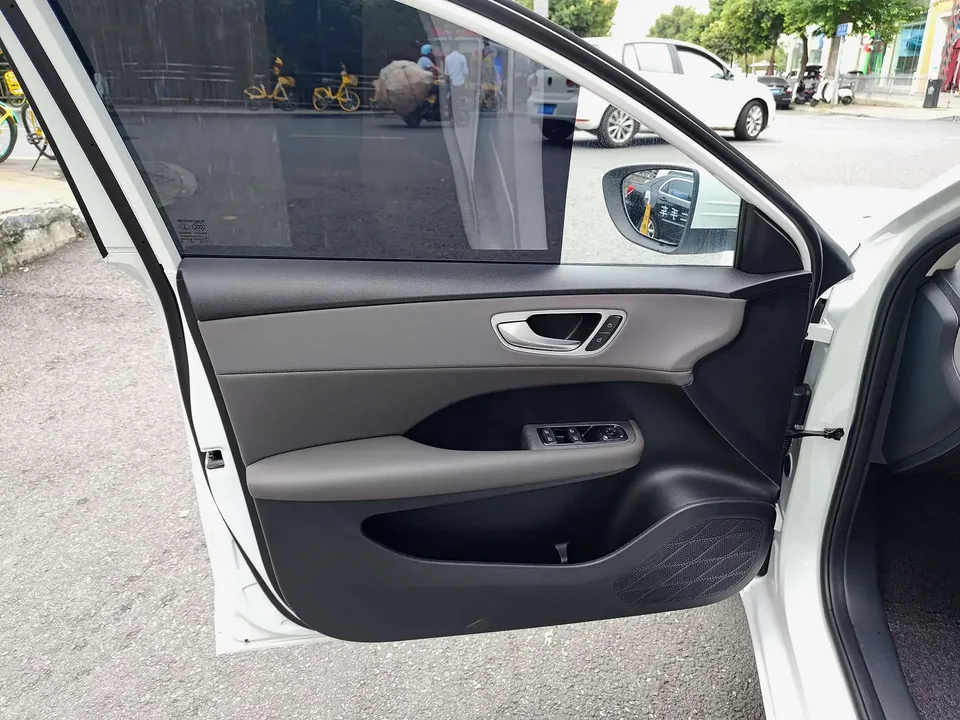 Roewe D6 Roewe D6 2025 450km Premium Edition 2026 — thumbnail 3