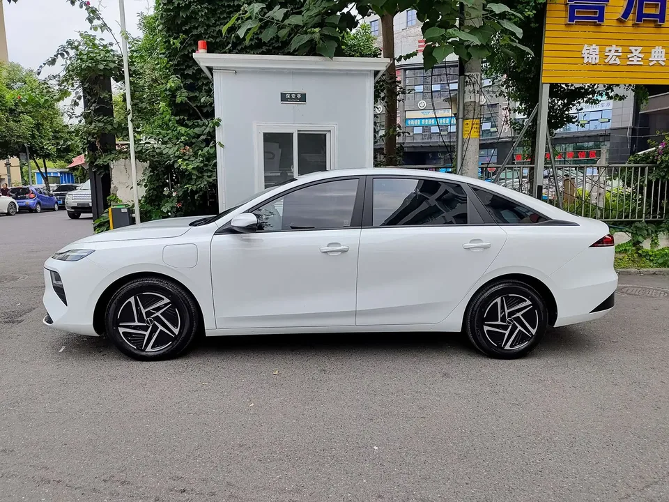 Roewe D6 Roewe D6 2025 450km Premium Edition 2026 — photo 1, buy with delivery to Moscow