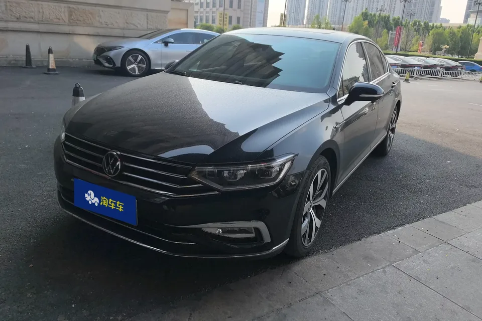 Volkswagen Magotan Magotan 2020 280TSI DSG Leading 2022 — photo 1, buy with delivery to Moscow