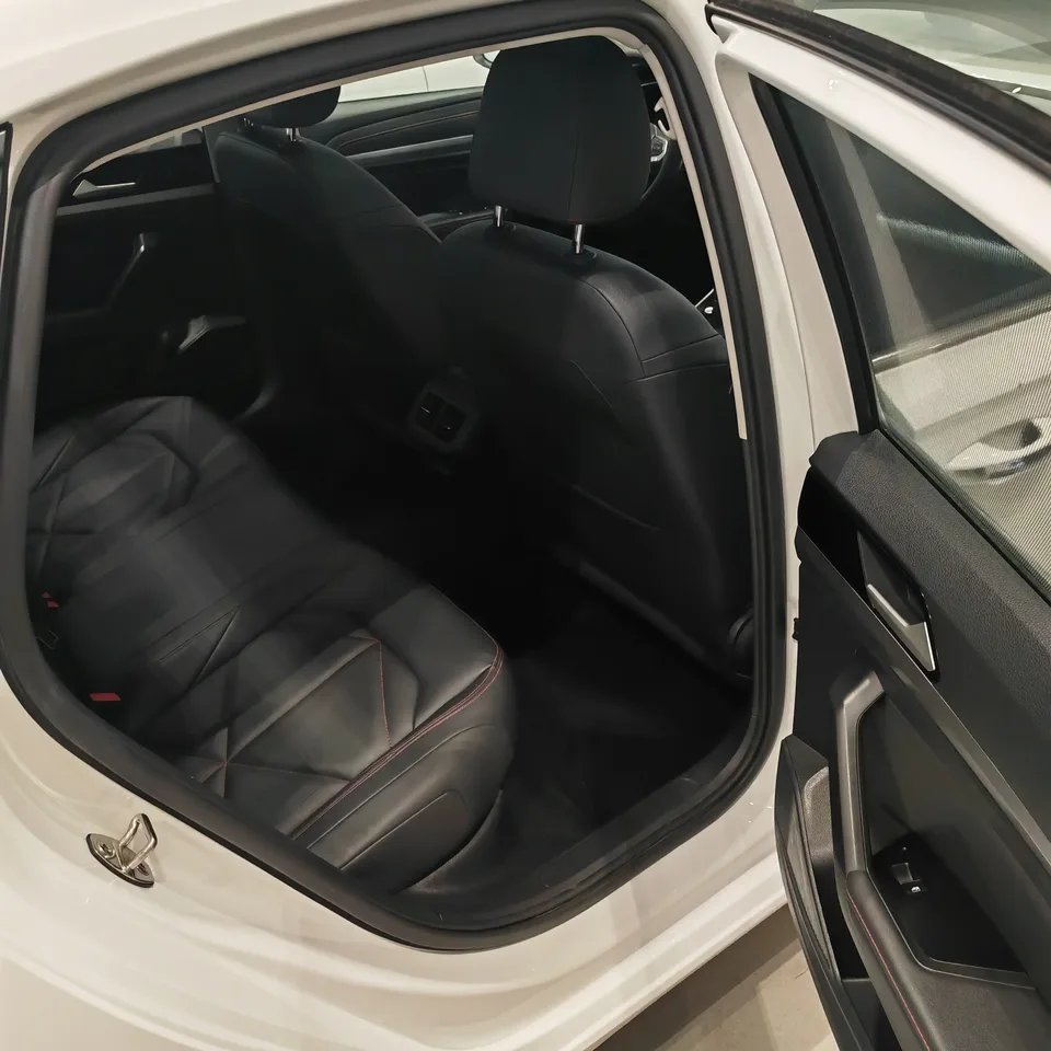 Volkswagen Lavida Lavida 2024 300TSI DSG Starry Sky Leading Edition 2025 — thumbnail 3