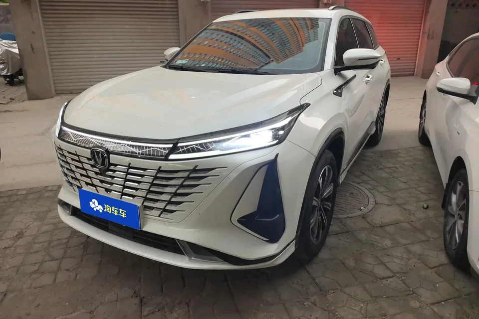 Changan CS75PLUS Changan CS75 PLUS 2023 The third generation 1.5T automatic premium model 2023 — photo 1, buy with delivery to Moscow