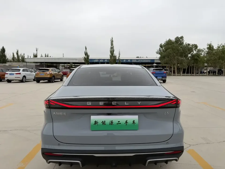 Geely Galaxy L6 Galaxy L6 2024 Longteng version 1.5T DHT 125km PLUS 2024 — thumbnail 2