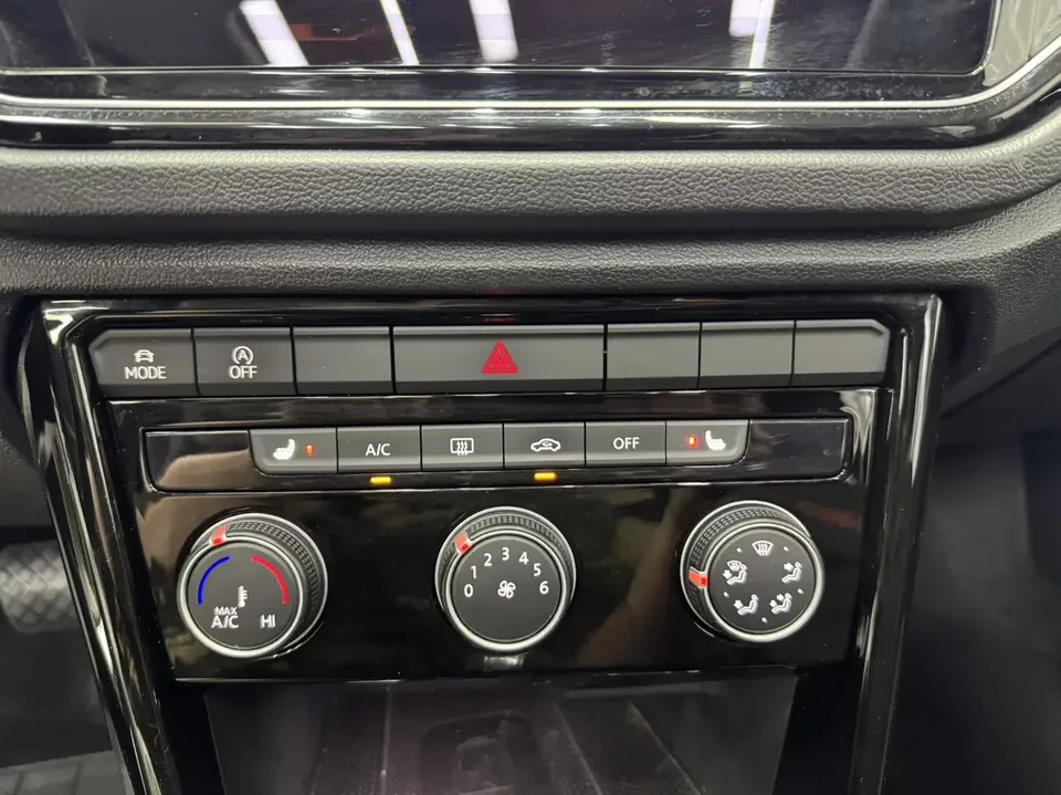 Volkswagen T-Roc TANG 2021 280TSI DSG 2WD Comfortable Intelligent Connection 30th Anniversary Edition 2022 — thumbnail 3