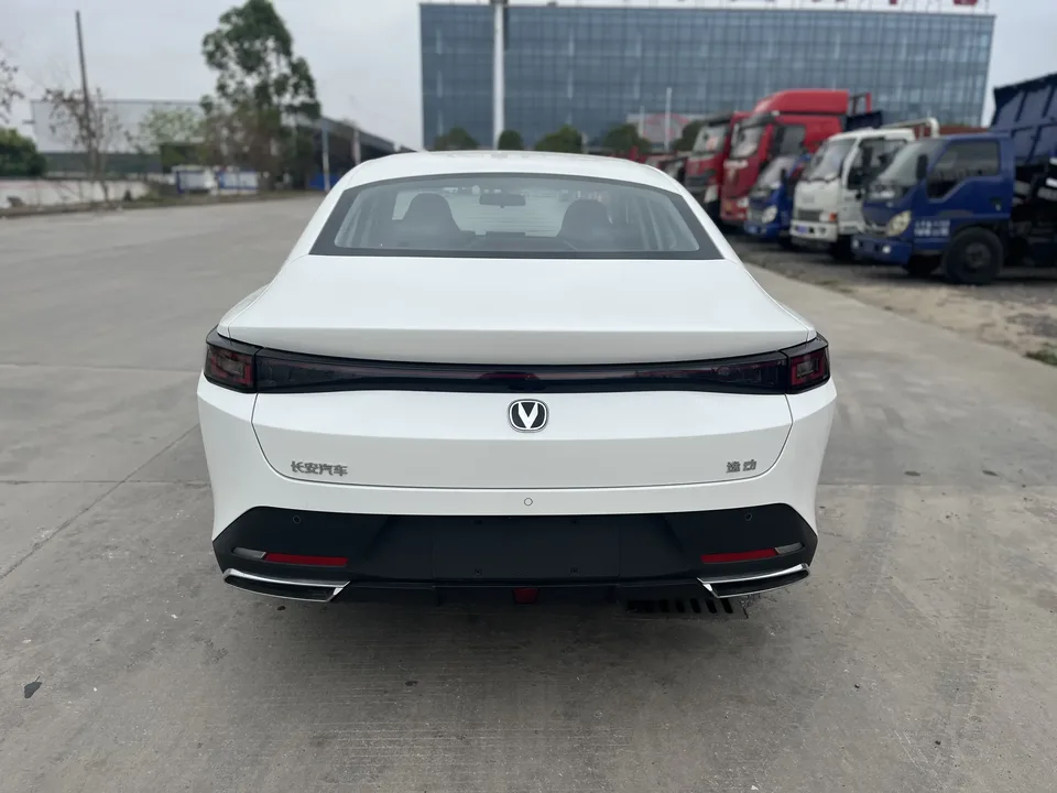 Changan Eado PHEV Eado PHEV 2025 Smart New Blue Whale 145KM Battleship Edition 2026 — thumbnail 2